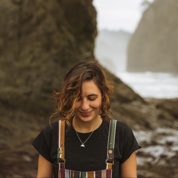 Meet your Posher, Lucia - Picture 1 of 14